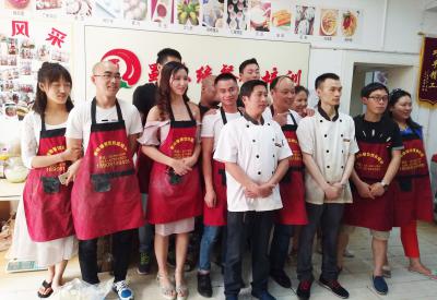 成都小郡肝串串火鍋哪里可以學習正宗底料？短期串串火鍋底料培訓