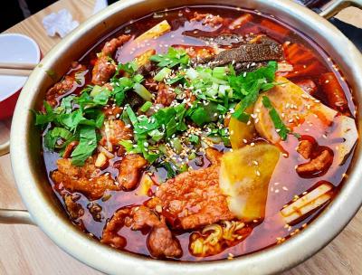 學冒菜技術培訓多少錢？冒菜培訓費用受多因素影